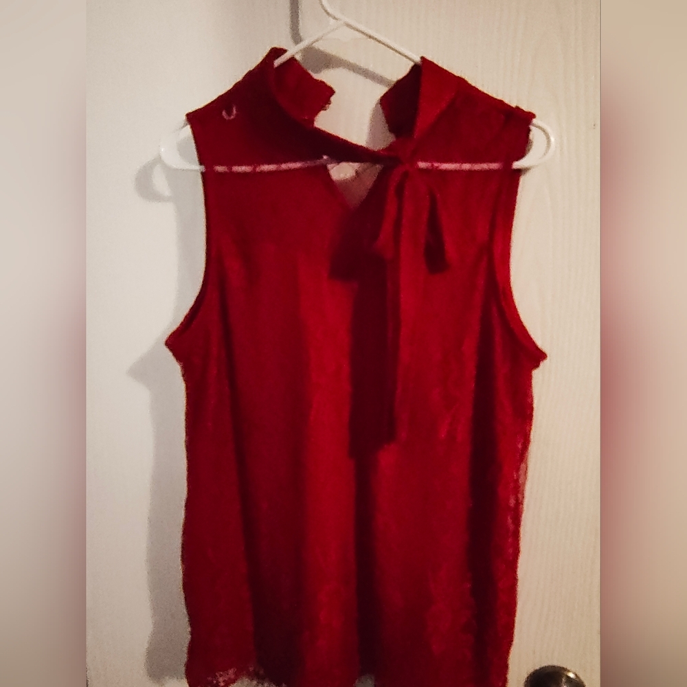 Chic Red Lace Sleeveless Blouse
